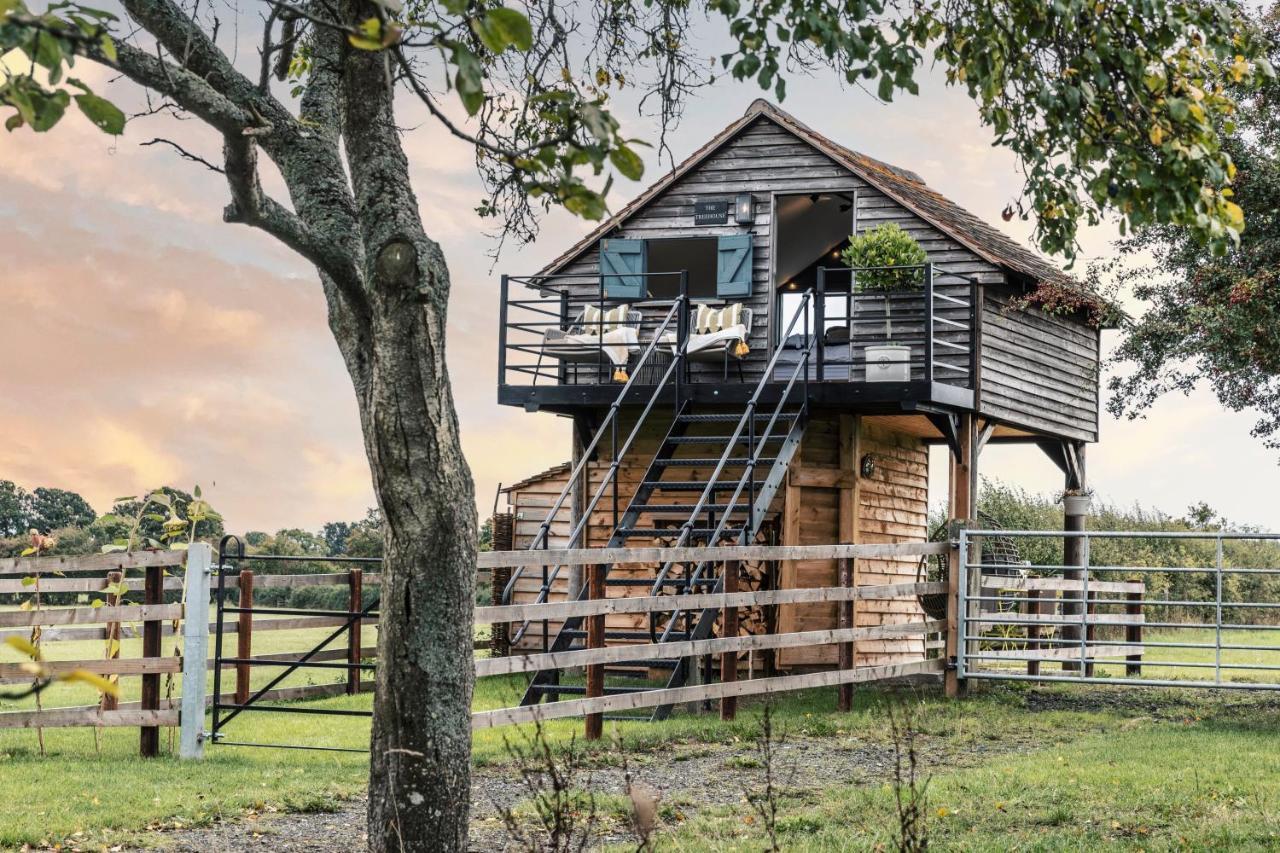 The Treehouse At Humblebee Hall Worcester Exteriör bild