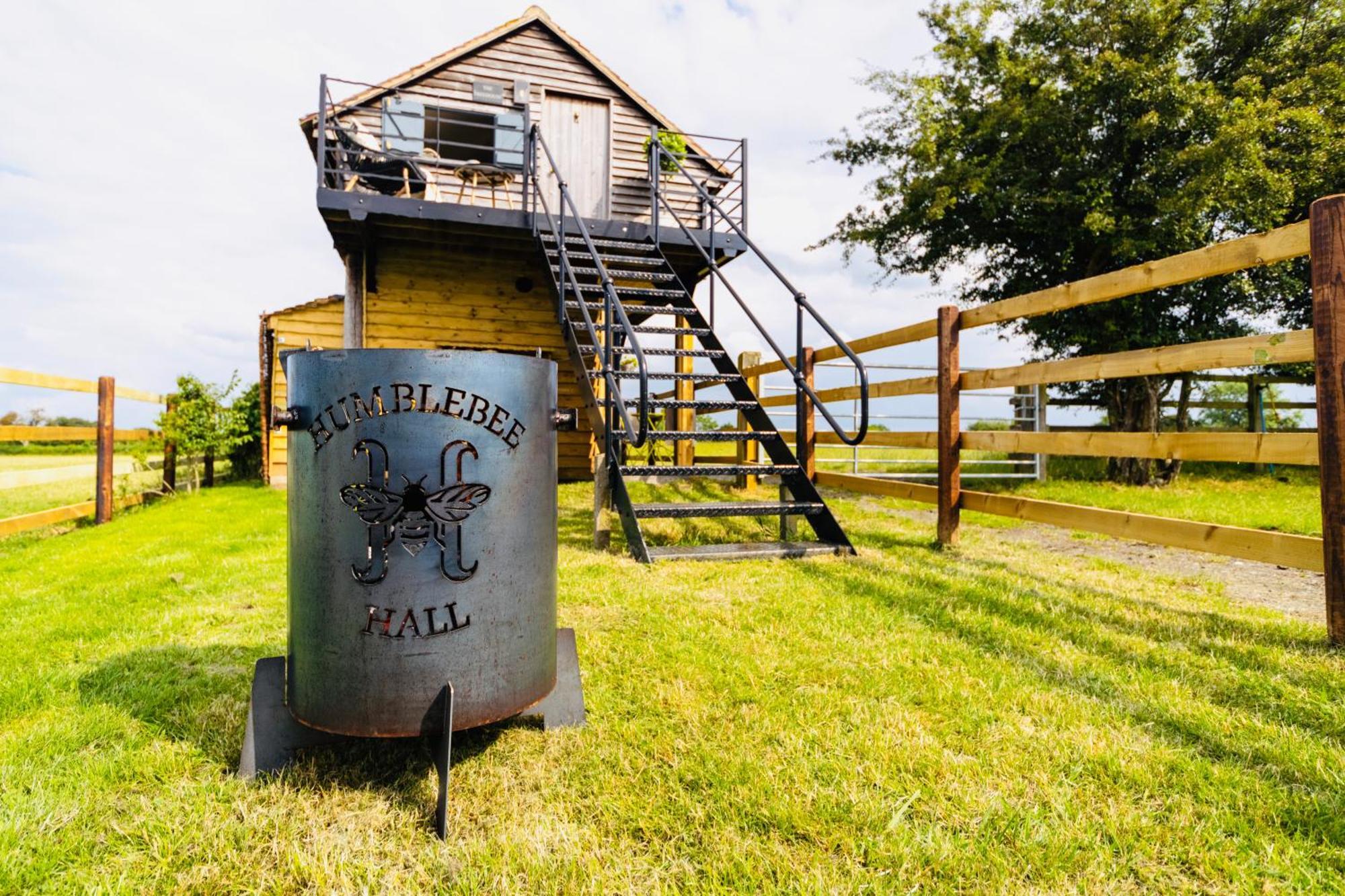 The Treehouse At Humblebee Hall Worcester Exteriör bild