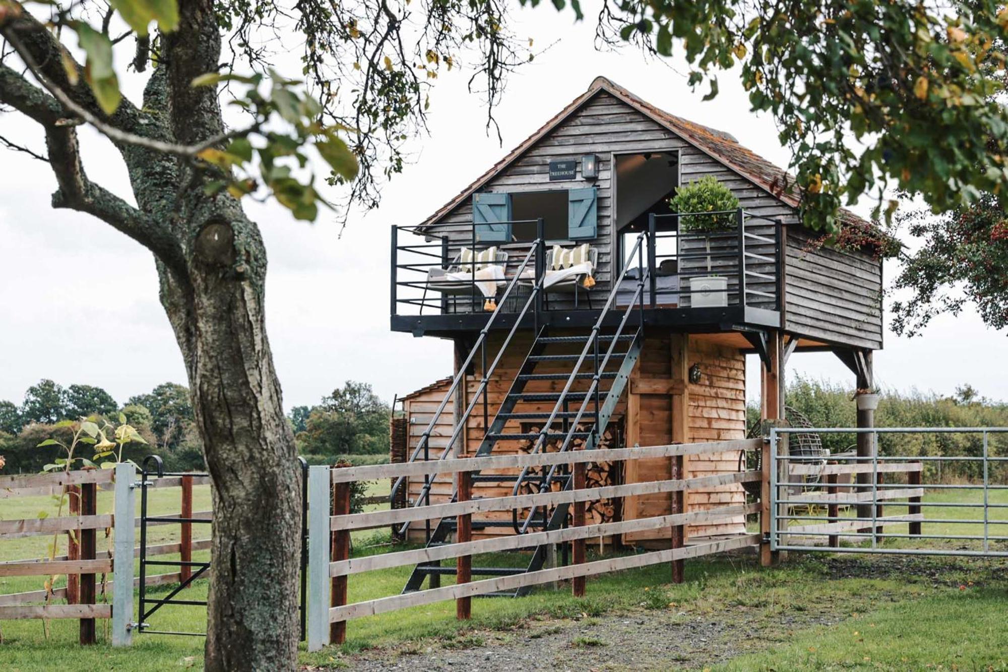 The Treehouse At Humblebee Hall Worcester Exteriör bild